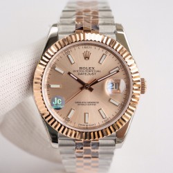 ROLEX 劳力士 蚝式恒动日志型41mm系列腕表，直径41mm，经典的蚝式表壳搭配三角坑纹外圈，把头采用旋入式设计，抗刮损蓝水晶玻璃，防反光凸透式放大（2.5倍）日历窗，隐蔽式摺叠皇冠带扣，矜持有度秀而不媚 恒久优雅！