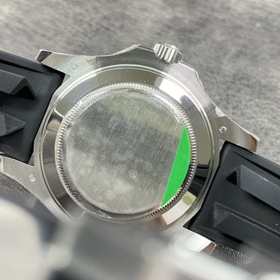 劳力士ROLEX游艇名仕型 搭载3235机芯,动力可以维持72小时,双向旋转60分钟刻度外圈配哑黑色Cerachrom陶质圈口,凸显抛光立体数字!42mm直径 !新款时针增大,分针缩细,增强了可读性。新款Pyesterflex橡胶表带亦配备蚝式保险扣,佩戴稳固从而更加舒适!字面刻度填充进口Chromalight长效果蓝色物料!jvs厂出品,出货实拍 劳力士ROLEX游艇名仕型 搭载3235机芯,动力可以维持72小时,双向旋转60分钟刻度外圈配哑黑色Cerachrom陶质圈口,凸显抛光立体数字!42mm直径 !新款时针增大,分针缩细,增强了可读性。新款Pyesterflex橡胶表带亦配备蚝式保险扣,佩戴稳固从而更加舒适!字面刻度填充进口Chromalight长效果蓝色物料!jvs厂出品,出货实拍