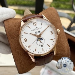 积家Jaeger Lecoultre 精品男士腕表，多功能设计，技艺精湛，独具匠心，尊贵大气，绅士风范。采用全自动机械机芯，顶级316精钢表壳，进口小牛皮表带，矿物质超强镜面，尺寸43-13