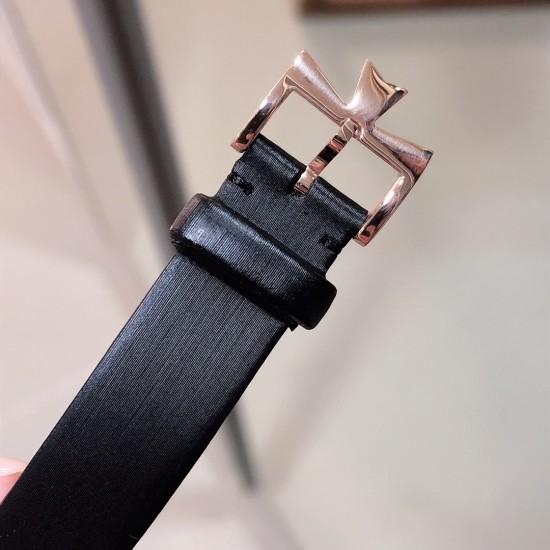 实拍 江诗丹顿-Vacheron Constantin 作为世界上历史悠久的钟表制造商从未停止生产,秉承悉力以赴,精益求精的品牌座右铭,其中有一款-Malte系列25530/000R-9742,经典酒桶型婉表,防磨水晶镜面,内部经反光处理,配置瑞士原装石英机芯,尺寸28.40*38.67毫米,厚度7.28毫米。表壳电镀18K白金/玫瑰金,表带有布绢带,牛皮带两种选择,针扣配带.市面最高版本,你值得拥有! 实拍 江诗丹顿-Vacheron Constantin 作为世界上历史悠久的钟表制造商从未停止生产,秉承悉力以赴,精益求精的品牌座右铭,其中有一款-Malte系列25530/000R-9742,经典酒桶型婉表,防磨水晶镜面,内部经反光处理,配置瑞士原装石英机芯,尺寸28.40*38.67毫米,厚度7.28毫米。表壳电镀18K白金/玫瑰金,表带有布绢带,牛皮带两种选择,针扣配带.市面最高版本,你值得拥有!