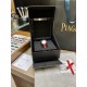 全网女生听我的!买它…❤️。 伯爵“时来运转”顶级奢侈品入门款精致的 29mm尺寸大小!第一眼看到它的时候我一眼就中,首先是外观设计足够百搭,➕上外层一圈可来回转动 很有寓意、一起“转动,遇见非凡”。上手很秀气,彩色鳄鱼皮可轻松拆卸 看上去就高端,机芯采用瑞士进口石英机芯,螺旋式表圈316L精钢打磨抛光 表面光亮如镜、表盘内圈钻石刻度 11颗⭕️圆形美钻(约0.07克拉)外圈一颗圆形美钻(约0.05克拉) 全网女生听我的!买它…❤️。 伯爵“时来运转”顶级奢侈品入门款精致的 29mm尺寸大小!第一眼看到它的时候我一眼就中,首先是外观设计足够百搭,➕上外层一圈可来回转动 很有寓意、一起“转动,遇见非凡”。上手很秀气,彩色鳄鱼皮可轻松拆卸 看上去就高端,机芯采用瑞士进口石英机芯,螺旋式表圈316L精钢打磨抛光 表面光亮如镜、表盘内圈钻石刻度 11颗⭕️圆形美钻(约0.07克拉)外圈一颗圆形美钻(约0.05克拉)
