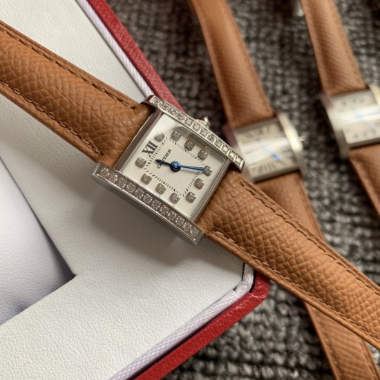 实拍 2020最新卡地亚法国坦克Cartier Tank Franaise系列,一款百搭 性价比又高的手表 搭配全新专柜欧版风格定制的原厂表带,进口瑞士石英机芯。八角形表冠,镶嵌一颗凸圆形合成尖晶石,剑形蓝钢指针,蓝宝石水晶镜面,采用与原装一致的实心内罩,尺寸:25 x 20mm。佩戴舒适柔软服帖,上手显得高贵又典雅,很气质很女人独家货源。 实拍 2020最新卡地亚法国坦克Cartier Tank Franaise系列,一款百搭 性价比又高的手表 搭配全新专柜欧版风格定制的原厂表带,进口瑞士石英机芯。八角形表冠,镶嵌一颗凸圆形合成尖晶石,剑形蓝钢指针,蓝宝石水晶镜面,采用与原装一致的实心内罩,尺寸:25 x 20mm。佩戴舒适柔软服帖,上手显得高贵又典雅,很气质很女人独家货源。