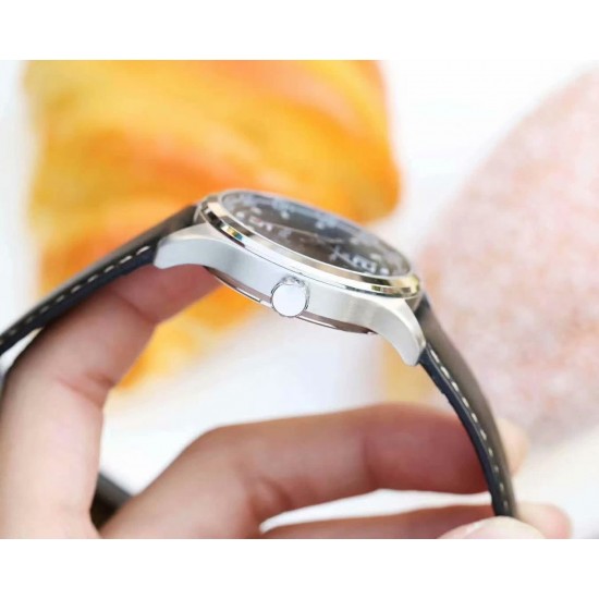 品牌:万国-IWC类型:男士腕表表壳:316精钢(做工优质)表带:进口真牛皮/316精钢(两种可选)机芯:进口8215全自动机械机芯(走时稳定)玻璃:高级蓝宝石镜面(防划花)尺寸:直径41mm,厚度12mm 品牌:万国-IWC类型:男士腕表表壳:316精钢(做工优质)表带:进口真牛皮/316精钢(两种可选)机芯:进口8215全自动机械机芯(走时稳定)玻璃:高级蓝宝石镜面(防划花)尺寸:直径41mm,厚度12mm