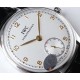 IWC 万国(葡萄牙系列)V3版 IW545408型腕表,简称“琼斯之剑”。正品开模,干练整洁,专为男士打造的腕表。锅盖蓝宝石玻璃,手动上弦的滴答声,背透镶嵌的红宝石,来回摆动的游丝走线,纯粹的机械之美,都让每个狂热的机械爱好者深深着迷!表盘尺寸:44毫米X10机芯类型:手动机㭜系列型号:98295动力储存:46小时表镜材质:兰宝石玻璃表带材质:意大利小牛皮表扣类型:针扣后盖表底:透底功能风格:6位小秒针,纯粹机械之美! IWC 万国(葡萄牙系列)V3版 IW545408型腕表,简称“琼斯之剑”。正品开模,干练整洁,专为男士打造的腕表。锅盖蓝宝石玻璃,手动上弦的滴答声,背透镶嵌的红宝石,来回摆动的游丝走线,纯粹的机械之美,都让每个狂热的机械爱好者深深着迷!表盘尺寸:44毫米X10机芯类型:手动机㭜系列型号:98295动力储存:46小时表镜材质:兰宝石玻璃表带材质:意大利小牛皮表扣类型:针扣后盖表底:透底功能风格:6位小秒针,纯粹机械之美!