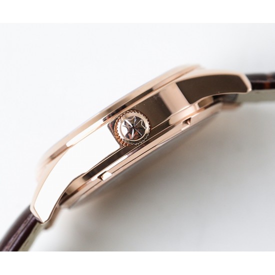 PK精品 江诗丹顿〰〰ᵀᴴᴱ ᴮᴱˢᵀ ᴵˢ ᶠᴼᴿ ᵞᴼᵁ 最新上市 江诗丹顿 vacheron Constantin 贵族的艺术品!搭配进口机芯(0返修)采用316精钢表壳!意大利进口牛皮表带!耗时8个月打造,堪称完美无缺,耐磨蓝宝石防刮花玻璃镜面!深度防水!字面采用独特的钉钻设计和出色到位,是新一代成熟魅力的成功人士首选! PK精品 江诗丹顿〰〰ᵀᴴᴱ ᴮᴱˢᵀ ᴵˢ ᶠᴼᴿ ᵞᴼᵁ 最新上市 江诗丹顿 vacheron Constantin 贵族的艺术品!搭配进口机芯(0返修)采用316精钢表壳!意大利进口牛皮表带!耗时8个月打造,堪称完美无缺,耐磨蓝宝石防刮花玻璃镜面!深度防水!字面采用独特的钉钻设计和出色到位,是新一代成熟魅力的成功人士首选!