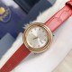 实拍 伯爵-PIAGET 女士腕表 瑞士石英机芯 316L精钢表壳 真牛皮表带 尺寸34*8mm 蓝宝石玻璃镜面 简约的设计,大胆而多彩的配色,以及旋转表圈是伯爵品牌 Possession腕表的特质所在。通过品牌制表师们天马星空的创意,将各个亮色的表带与贵金属、钻石、精钢材质相融,通过圆形盘面的演绎,令全新的 Possession腕表越发闪耀夺目,给人眼前一亮之感。 实拍 伯爵-PIAGET 女士腕表 瑞士石英机芯 316L精钢表壳 真牛皮表带 尺寸34*8mm 蓝宝石玻璃镜面 简约的设计,大胆而多彩的配色,以及旋转表圈是伯爵品牌 Possession腕表的特质所在。通过品牌制表师们天马星空的创意,将各个亮色的表带与贵金属、钻石、精钢材质相融,通过圆形盘面的演绎,令全新的 Possession腕表越发闪耀夺目,给人眼前一亮之感。