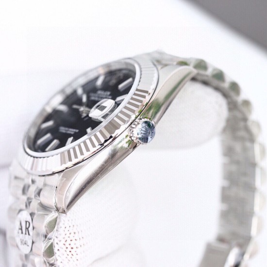劳力士 ROLEX 日志系列41mm！搭载进口机械3235机芯，904精钢材质 原装表扣，立体散珠带，百搭商务休闲款式！