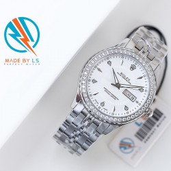 LS精品    劳力士Rolex[色][色]低调奢华[色]火爆开启上市，不显浮华的风格广受成功人士喜爱，逐渐深刻人心，并备受各界人士推重。工艺精湛，糅合尊贵、典雅和独特气质于一身，位列世界手表业之翘楚材料：316钢18k微纳米电镀金，直径41mm，进口820A机芯，28800每小时振荡次数，动力储备48小时，表带：316精钢表带，三度防水性能，返修率几乎为零，请君放心购