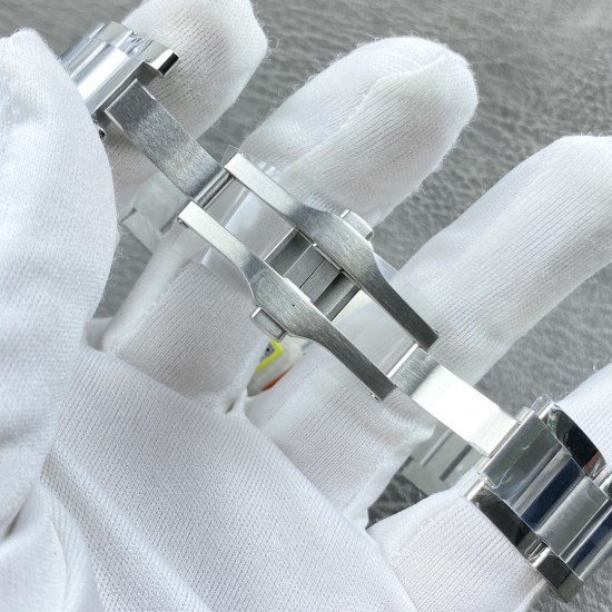 (严选)卡地亚蓝气球 CARTIER BallonBleu全新快拆版本,专柜同步!40mm直径!客户定制的瑞士eta2824机芯,重金打造新款钢带,最新版本!亮点1️⃣钢带皮带不采用任何工具徒手️一健拆卸.机芯摆频每小时28800次,动力持久,走时更加抗震防磁,精准稳定,亮点2⃣️把头居中,手感顺滑。用紫外线照射把头宝石会变红色,和原装一致,五层鱼眼蓝宝石玻璃,淬火烧钢蓝时分秒针,亮点3⃣️40MM厚度与原装基本保持一致。表壳每个部件都采用CNC雕刻而成,工艺细腻光滑。ch 厂出品,出货实拍 (严选)卡地亚蓝气球 CARTIER BallonBleu全新快拆版本,专柜同步!40mm直径!客户定制的瑞士eta2824机芯,重金打造新款钢带,最新版本!亮点1️⃣钢带皮带不采用任何工具徒手️一健拆卸.机芯摆频每小时28800次,动力持久,走时更加抗震防磁,精准稳定,亮点2⃣️把头居中,手感顺滑。用紫外线照射把头宝石会变红色,和原装一致,五层鱼眼蓝宝石玻璃,淬火烧钢蓝时分秒针,亮点3⃣️40MM厚度与原装基本保持一致。表壳每个部件都采用CNC雕刻而成,工艺细腻光滑。ch 厂出品,出货实拍