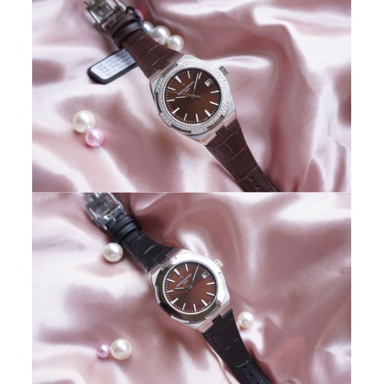 ★实拍 女神推荐款【Vacheron Constantin江诗丹顿】纵横四海系列OVERSEAS女款小号型【表壳】表径3610.8mm 质感细腻大方 84颗圆形切割施华洛水钻璀璨夺目 蓝宝石镜面永不刮花【表盘】大三针的设计 简约大方 旭日纹缎面拉丝的工艺处理 深邃优雅 18k金时标均带白色夜光涂层【机芯】CITIZEN8系列改Cal.5300机芯(机芯稳定零返修 )后原装18k纳米镀金质摆陀【表带扣】半马其他十字三片折叠式表扣 进口牛皮表带越欣赏 越懂欣赏 ★实拍 女神推荐款【Vacheron Constantin江诗丹顿】纵横四海系列OVERSEAS女款小号型【表壳】表径3610.8mm 质感细腻大方 84颗圆形切割施华洛水钻璀璨夺目 蓝宝石镜面永不刮花【表盘】大三针的设计 简约大方 旭日纹缎面拉丝的工艺处理 深邃优雅 18k金时标均带白色夜光涂层【机芯】CITIZEN8系列改Cal.5300机芯(机芯稳定零返修 )后原装18k纳米镀金质摆陀【表带扣】半马其他十字三片折叠式表扣 进口牛皮表带越欣赏 越懂欣赏
