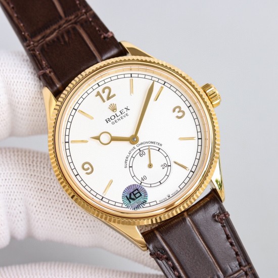劳力士 ROLEX 恒动1908型,m52508-0006小秒型腕表,是劳力士几百年来第一款透底腕表,腕表尺寸:39mm,独家定制Cal.7140原装机芯,功能外表做到和原装一致;走时精准稳定性! 3. 红金技术,厚度达到包金一般的标准,腕表重量优化! 4.搭配意大利小牛皮,双褶扣,皮质柔软细腻更加贴合手腕给您带来舒适的佩戴感! 劳力士 ROLEX 恒动1908型,m52508-0006小秒型腕表,是劳力士几百年来第一款透底腕表,腕表尺寸:39mm,独家定制Cal.7140原装机芯,功能外表做到和原装一致;走时精准稳定性! 3. 红金技术,厚度达到包金一般的标准,腕表重量优化! 4.搭配意大利小牛皮,双褶扣,皮质柔软细腻更加贴合手腕给您带来舒适的佩戴感!