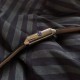 实拍 MG荣誉出品 业内首次突破一机双面双时区!帅到掉渣!积家 Reverso Tribute双面双时区翻转腕表 简洁的小三针正面素雅、温和,规整的反面拥有昼夜显示以及第二时区显示功能,佩戴者仅需一个翻转的瞬间,第二表盘的秘密便尽数呈现。腕表中有两种“面容”呈现,可以迎合佩戴者身处的场景、穿搭以及变换的喜好,既具备耐看的潜质,又可以随时随地更改“容颜”,令人沉迷。机芯:854A/2(百万级研发 手动机械 一机双面双时区)尺寸:49*29mm表带:意大利小牛皮 实拍 MG荣誉出品 业内首次突破一机双面双时区!帅到掉渣!积家 Reverso Tribute双面双时区翻转腕表 简洁的小三针正面素雅、温和,规整的反面拥有昼夜显示以及第二时区显示功能,佩戴者仅需一个翻转的瞬间,第二表盘的秘密便尽数呈现。腕表中有两种“面容”呈现,可以迎合佩戴者身处的场景、穿搭以及变换的喜好,既具备耐看的潜质,又可以随时随地更改“容颜”,令人沉迷。机芯:854A/2(百万级研发 手动机械 一机双面双时区)尺寸:49*29mm表带:意大利小牛皮