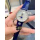 【赵丽颖同款】Longines浪琴 名匠系列女士腕表。全新浪琴名匠月相腕表系列。 诠释女性高贵典雅。精钢表壳直径:34毫米尺寸。官方一致6字位月相1-31日期显示功能。进口石英机芯。三码合一。采用进口头层牛皮、原装蝴蝶扣。珍珠母贝表盘在女表中是运用较多的元素,浪琴为其搭配了12颗钻石时标,将女性魅力发挥到极致。盘面6点钟位置的小表盘显示月相和日期,兼顾实用性和浪漫感,精巧别致。字表盘扫描打版,颜色、“麦粒”格纹深浅、内影字体大小粗细与正品完全一致。 【赵丽颖同款】Longines浪琴 名匠系列女士腕表。全新浪琴名匠月相腕表系列。 诠释女性高贵典雅。精钢表壳直径:34毫米尺寸。官方一致6字位月相1-31日期显示功能。进口石英机芯。三码合一。采用进口头层牛皮、原装蝴蝶扣。珍珠母贝表盘在女表中是运用较多的元素,浪琴为其搭配了12颗钻石时标,将女性魅力发挥到极致。盘面6点钟位置的小表盘显示月相和日期,兼顾实用性和浪漫感,精巧别致。字表盘扫描打版,颜色、“麦粒”格纹深浅、内影字体大小粗细与正品完全一致。