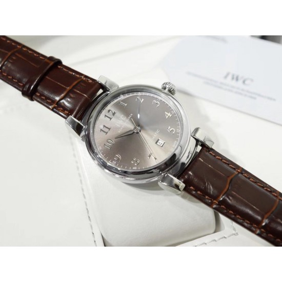 IWC万国 系列:150周年达文西系列1:1原装高端复刻 尺寸:40mm【表壳】每一个浑圆型的表壳都经过制表师专心致志的打磨,可移动式表耳使表带更加贴合手腕。两者配合使腕表产生独特的复古魅力。【机芯】采用优雅纤薄!!的海鸥独家定制自动上弦机芯,具备逆时针调试日历的功能(吻合正品)我们精心制作出万国表独特的外观魅力,更是追求复刻其内在的灵魂。 IWC万国 系列:150周年达文西系列1:1原装高端复刻 尺寸:40mm【表壳】每一个浑圆型的表壳都经过制表师专心致志的打磨,可移动式表耳使表带更加贴合手腕。两者配合使腕表产生独特的复古魅力。【机芯】采用优雅纤薄!!的海鸥独家定制自动上弦机芯,具备逆时针调试日历的功能(吻合正品)我们精心制作出万国表独特的外观魅力,更是追求复刻其内在的灵魂。