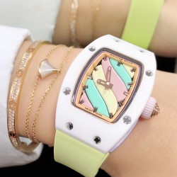 实拍 理查德米勒 RichardMille 糖果棉花糖 最新爆款 bon bon系列最稀有的作品！克服传统工艺打破模式！钟表最受尊敬的技术之一。不是所有人的嫁妆，棉花糖运动曲线和颜色，它们是诱人的。有了理查德米勒，实现了把棉花糖戴在你的手腕上！白色陶瓷加上黄粉绿搪瓷表盘，RM-07柔和的颜色创造了一个组合...甜蜜！糖果店的一次旅行，一个让人难以置信的艺术品。你会戴上它吗？