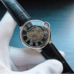 【品牌】卡地亚--Cartier【类型】男士腕表 A26 【机芯】全自动机械机芯【材质】316L精钢表壳【表镜】矿物强化玻璃镜面【皮质】真皮表带/钢带（可选）【尺寸】直径42mm 厚度13mm【特性】全新镂空机械男表、高贵优雅、精美高端！三杰精致推荐男士机械腕表 SJ为你精心挑选超真实实物图拍摄