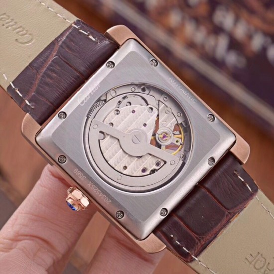品牌:Cartier 卡地亚 类型:精品男士腕表表带:真牛皮表带机芯:全自动机械机芯镜面:矿物质强化玻璃品味高雅 浩瀚大气 匠心独运尺寸:直径42mm 厚12mm! 品牌:Cartier 卡地亚 类型:精品男士腕表表带:真牛皮表带机芯:全自动机械机芯镜面:矿物质强化玻璃品味高雅 浩瀚大气 匠心独运尺寸:直径42mm 厚12mm!