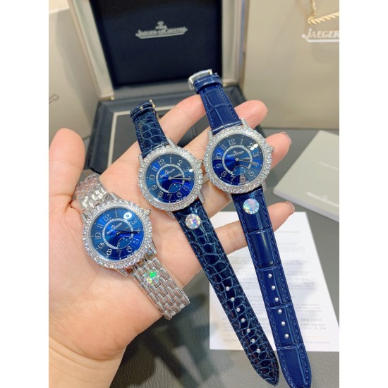 独家实拍,认准品质与细节积家约会系列月相珠宝腕表,体现出了积家的精妙之芯时间之艺,表圈及表盘内珠宝工匠们精心打磨镶嵌的钻石,让时间每一帧每一秒都闪耀迷人。珍珠贝母表盘上奢华镶钻搭配进口石英机芯,拱形蓝宝石镜面,进口小牛皮表带搭配原装折叠扣。 直径34mm厚11mm 独家实拍,认准品质与细节积家约会系列月相珠宝腕表,体现出了积家的精妙之芯时间之艺,表圈及表盘内珠宝工匠们精心打磨镶嵌的钻石,让时间每一帧每一秒都闪耀迷人。珍珠贝母表盘上奢华镶钻搭配进口石英机芯,拱形蓝宝石镜面,进口小牛皮表带搭配原装折叠扣。 直径34mm厚11mm