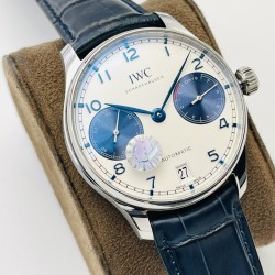 【ZF Factory2023墙裂推荐 销量神器】V5升级版 IWC万国葡7－葡萄牙系列七日链 ！1⃣️搭载定制版C.52010自动机械机芯！2⃣️独立小秒针，真动能指示！3⃣️蓝宝石玻璃镜面！4⃣️定制版意大利牛皮表带，原装扣子！5⃣️直径42毫米！ZF出品 必属精品 欢迎您的品鉴！