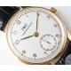IWC 万国(葡萄牙系列)V3版 IW545408型腕表,简称“琼斯之剑”。正品开模,干练整洁,专为男士打造的腕表。锅盖蓝宝石玻璃,手动上弦的滴答声,背透镶嵌的红宝石,来回摆动的游丝走线,纯粹的机械之美,都让每个狂热的机械爱好者深深着迷!表盘尺寸:44毫米X10机芯类型:手动机㭜系列型号:98295动力储存:46小时表镜材质:兰宝石玻璃表带材质:意大利小牛皮表扣类型:针扣后盖表底:透底功能风格:6位小秒针,纯粹机械之美! IWC 万国(葡萄牙系列)V3版 IW545408型腕表,简称“琼斯之剑”。正品开模,干练整洁,专为男士打造的腕表。锅盖蓝宝石玻璃,手动上弦的滴答声,背透镶嵌的红宝石,来回摆动的游丝走线,纯粹的机械之美,都让每个狂热的机械爱好者深深着迷!表盘尺寸:44毫米X10机芯类型:手动机㭜系列型号:98295动力储存:46小时表镜材质:兰宝石玻璃表带材质:意大利小牛皮表扣类型:针扣后盖表底:透底功能风格:6位小秒针,纯粹机械之美!