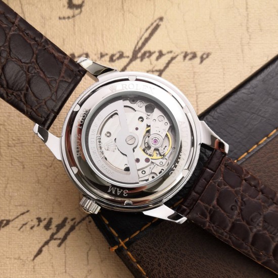 『臻品推荐』新品发布[玫瑰] 劳力士-ROLEX独家首发-----❤不忘初心 追求品质 精准细致机芯:顶级精准稳定8215全自动机械表壳:顶级版316L精钢表扣:钢带按扣、皮带针扣玻璃:高硬度矿物质水晶玻璃直径:原装尺寸42mm11mm[色]完美呈现 品质上乘，手感独特，送礼自戴首选[鼓掌]〔----用心，所以更完美 〕