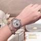 实拍 积家-Jaeger-LeCoultre DAZZLING RENDEZ- VOUS MOON约会系列月相珠宝腕表月之女神,是浪漫与柔美的象征,她掌管着大自然中的潮起潮落和季节更替,是艺术家与诗人们的灵感源泉,在温润莹亮的白色珍珠母贝映衬下,晶莹璀璨的钻石散发出夜空般的静谧之美,表圈镶嵌108颗 钻石,组成两个环绕表壳的同心圆。由36颗以爪镶工艺镶嵌的 钻石组成的外圈,为光芒闪耀的表圈营造出轻盈美妙的质感,尺寸36mm的精钢表壳搭配进口瑞士石英,采用蓝宝石水晶玻璃。 实拍 积家-Jaeger-LeCoultre DAZZLING RENDEZ- VOUS MOON约会系列月相珠宝腕表月之女神,是浪漫与柔美的象征,她掌管着大自然中的潮起潮落和季节更替,是艺术家与诗人们的灵感源泉,在温润莹亮的白色珍珠母贝映衬下,晶莹璀璨的钻石散发出夜空般的静谧之美,表圈镶嵌108颗 钻石,组成两个环绕表壳的同心圆。由36颗以爪镶工艺镶嵌的 钻石组成的外圈,为光芒闪耀的表圈营造出轻盈美妙的质感,尺寸36mm的精钢表壳搭配进口瑞士石英,采用蓝宝石水晶玻璃。