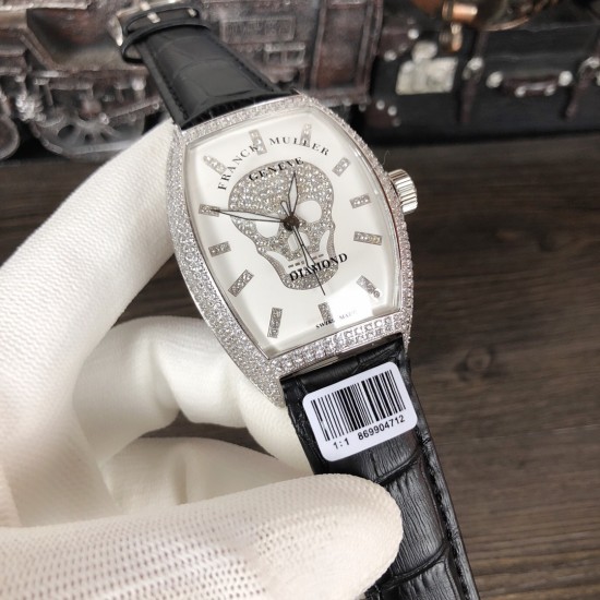 法兰克 穆勒Franck Muller 全新满天星系列⚓️搭载进口日本西铁城机械机芯⚙️意大利双面小牛皮原装针扣酒桶形拱桥状精钢表壳⚫️手工全镶嵌施华洛水晶钻 高贵霸气尺寸43*55mm高尚的艺术 精湛的工艺 一经发布 无不轰动 法兰克 穆勒Franck Muller 全新满天星系列⚓️搭载进口日本西铁城机械机芯⚙️意大利双面小牛皮原装针扣酒桶形拱桥状精钢表壳⚫️手工全镶嵌施华洛水晶钻 高贵霸气尺寸43*55mm高尚的艺术 精湛的工艺 一经发布 无不轰动