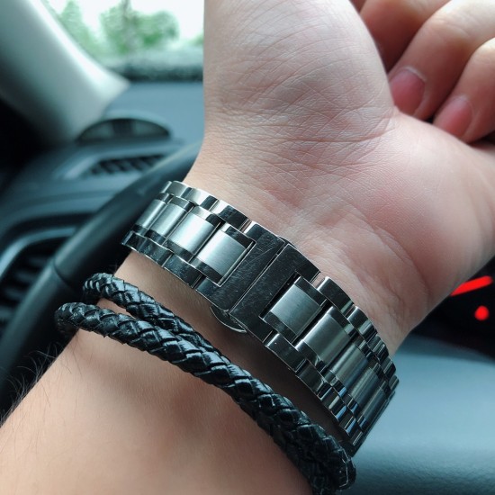 SJ出品 品牌:欧米茄 OMEGA R2 新系列 简约而典雅的316L精钢壳套 镶入钨钢材质 台湾工厂最高工艺塑造 搭载最新原装日本进口机械机芯(零返修)9字位二十四小时显示,4字位跑秒盘,蓝宝石防刮镜面,原装蝴蝶按扣 塑造顶级完美腕表。绅士所拥有的标准尺寸:40mm*11mm。高贵雅致及精美细腻的工艺!对完美的不懈追求。三杰精致推荐男士机械腕表 SJ为你精心打造超真实实物图拍摄 SJ出品 品牌:欧米茄 OMEGA R2 新系列 简约而典雅的316L精钢壳套 镶入钨钢材质 台湾工厂最高工艺塑造 搭载最新原装日本进口机械机芯(零返修)9字位二十四小时显示,4字位跑秒盘,蓝宝石防刮镜面,原装蝴蝶按扣 塑造顶级完美腕表。绅士所拥有的标准尺寸:40mm*11mm。高贵雅致及精美细腻的工艺!对完美的不懈追求。三杰精致推荐男士机械腕表 SJ为你精心打造超真实实物图拍摄