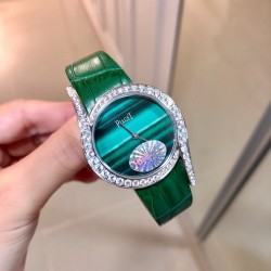 实拍 孔雀绿 伯爵 全新Piaget Lime light系列腕表，以其独特的造型，引领着时尚界的风潮，更是邀请到国际巨星巩俐倾情代言，必将成为伯爵品牌全新的识别69式印，瑞士石英32mm 白金电镀 认准独家实拍细节品质！