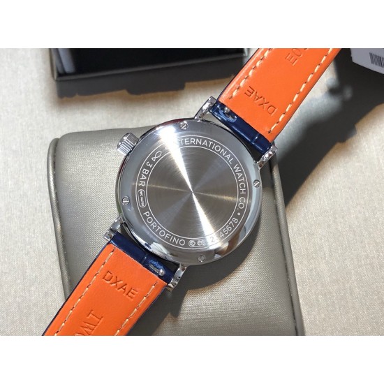 实拍【IWC 2019推出女士全新 Portofino波涛菲诺系列】1⃣️:壳套尺寸34mm/8.8mm采用316精钢材质打磨,每个壳套全程CNC处理所有细节达到完美2⃣️:采用进口日本9015天文台级别经过本厂严格把控 调试 达到零返修稳定性3⃣️:采用瑞士蓝宝石镜面 通透明亮4⃣️字面采用简洁的条丁罗马和表盘十二颗 设计呈现出精致典雅之感5⃣️:表带采用原装快速更换系统 搭配意大利小牛皮皮质柔软细腻:有六种颜色可选(绿色,兰色,黑色,深棕,酒红,粉色)6⃣️:原装表扣采用316精钢材质打磨 实拍【IWC 2019推出女士全新 Portofino波涛菲诺系列】1⃣️:壳套尺寸34mm/8.8mm采用316精钢材质打磨,每个壳套全程CNC处理所有细节达到完美2⃣️:采用进口日本9015天文台级别经过本厂严格把控 调试 达到零返修稳定性3⃣️:采用瑞士蓝宝石镜面 通透明亮4⃣️字面采用简洁的条丁罗马和表盘十二颗 设计呈现出精致典雅之感5⃣️:表带采用原装快速更换系统 搭配意大利小牛皮皮质柔软细腻:有六种颜色可选(绿色,兰色,黑色,深棕,酒红,粉色)6⃣️:原装表扣采用316精钢材质打磨