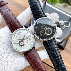 实物拍摄品牌：欧米茄-OMEGA  类型：[酷]男士腕表表壳：316精钢（做工优质）表带：进口小牛皮/316精钢（两种可选）机芯：高级定制全自动机械机芯（走时稳定）玻璃：高级强化镀膜镜面尺寸：直径40mm，厚度12mm