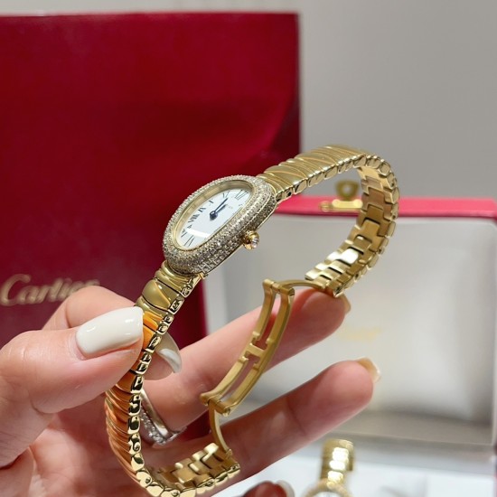 Baignoire de Cartier Small size: W:25mm L:32mmMini size: W:20mm L:25mmBaignoire de Cartier 卡地亚Baignoire1920#浴缸1920系列,进口瑞士石英机芯。316L精钢表壳表链。整体5A莫桑石镶嵌,淬火钢蓝指针,拱形水晶镜面。表壳尺寸:小号尺寸 宽度25mm长度32mmmini尺寸 宽度20mm长度25mm Baignoire de Cartier Small size: W:25mm L:32mmMini size: W:20mm L:25mmBaignoire de Cartier 卡地亚Baignoire1920#浴缸1920系列,进口瑞士石英机芯。316L精钢表壳表链。整体5A莫桑石镶嵌,淬火钢蓝指针,拱形水晶镜面。表壳尺寸:小号尺寸 宽度25mm长度32mmmini尺寸 宽度20mm长度25mm