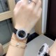 实拍 萧邦新款不断 重点推荐 重磅来袭 LHEUR DU DIAMANT珠宝镶系列,全套精钢镂空打造,光滑精致无暇,采用最新手法三爪镶石工艺,与原装正品一致,尺寸及细节完美至无可挑剔,整表美轮美奂由你任意搭配出行或各种宴会派对,该款专用进口机械机芯,整机保持原状态无改动,稳定性众所周知!表扣饱满不显臃肿,七颗钻石及整个表扣呈现的弧度与镂空的鸟巢壳身完美绝配,搭配之对应效果令你无可挑剔,表带制作精良,狠下本钱采用进口高光牛皮 一点也不逊于市场的一般鳄鱼皮。 实拍 萧邦新款不断 重点推荐 重磅来袭 LHEUR DU DIAMANT珠宝镶系列,全套精钢镂空打造,光滑精致无暇,采用最新手法三爪镶石工艺,与原装正品一致,尺寸及细节完美至无可挑剔,整表美轮美奂由你任意搭配出行或各种宴会派对,该款专用进口机械机芯,整机保持原状态无改动,稳定性众所周知!表扣饱满不显臃肿,七颗钻石及整个表扣呈现的弧度与镂空的鸟巢壳身完美绝配,搭配之对应效果令你无可挑剔,表带制作精良,狠下本钱采用进口高光牛皮 一点也不逊于市场的一般鳄鱼皮。