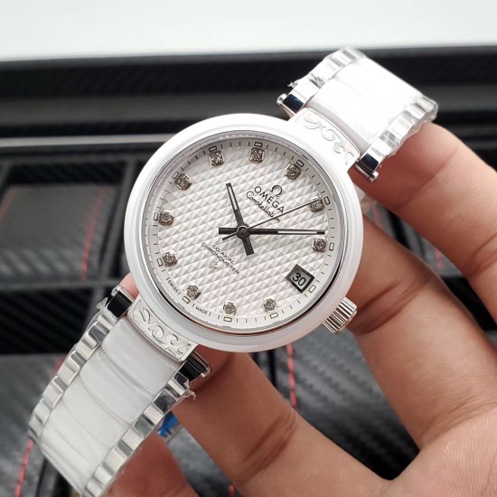 气质百搭推荐款欧米茄陶瓷女款 3110mm 耳位雕刻花纹图案 更显高贵气质 双拱形蓝宝石玻璃 搭配进口821A高精度机芯避免误差 加强防水性能 这个夏天更随心 气质百搭推荐款欧米茄陶瓷女款 3110mm 耳位雕刻花纹图案 更显高贵气质 双拱形蓝宝石玻璃 搭配进口821A高精度机芯避免误差 加强防水性能 这个夏天更随心