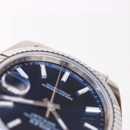 劳力士 ROLEX 日志系列41mm！搭载进口机械3235机芯，904精钢材质 原装表扣，立体散珠带，百搭商务休闲款式！