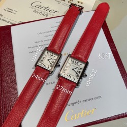 实拍 Cartier 卡地亚 Tank坦克系列方型石英女表手表，TW最新力作！强烈推荐。小方卡表壳采用上下横度手工打磨，左右立体感似平似圆。均予2017年新版卡地亚坦克系列保持一致。支持对比专柜。包括水波纹皮带纹路与弧度设计体现超强做工，底皮真正意大利牛皮颜色对版 ，底盖均衡密度拉丝 。1字弧度高吻合螺丝完美结合。表扣采用拉砂刻体，ZP打版了货，可随意出入专柜无压力小号尺寸：31mmx 24mm，厚6mm中号尺寸：33mmx 27mm，厚6mm