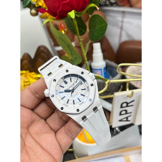 AP 爱彼 15707皇家橡树系列，陶瓷壳，尺寸42mm！3120全自动一体机芯！