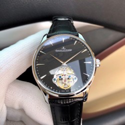 积家（Jaeger-LeCoultre）6字位置置设陀飞轮装置，表盘的设计简约，沉稳，表盘镶贴了立体锥形的时标刻度 腕表表壳采用42mm！