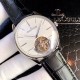 积家(Jaeger-LeCoultre)男士腕表,6字位置置设陀飞轮装置,精美的摆轮与擒纵轮不断的摆动,表盘镶贴了立体锥形的时标刻度 腕表采用42mm精钢材质! 积家(Jaeger-LeCoultre)男士腕表,6字位置置设陀飞轮装置,精美的摆轮与擒纵轮不断的摆动,表盘镶贴了立体锥形的时标刻度 腕表采用42mm精钢材质!
