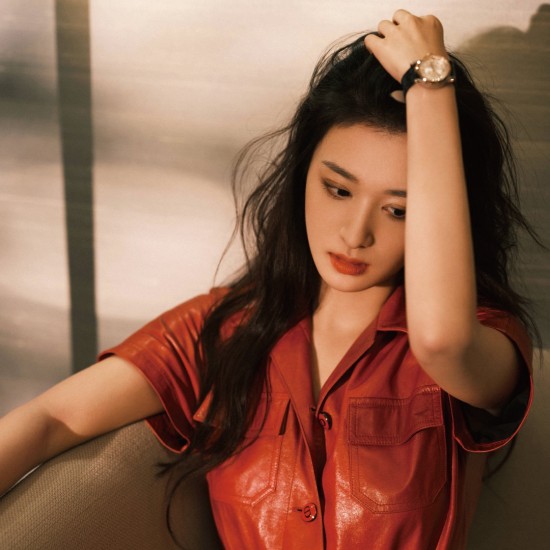 演员@-王楚然- 佩戴全新#ChopardHappySport#系列33毫米腕表参加@SuperELLE欣漾 #SuperELLE风格由我#盛典。自由演绎青春风尚,腕间轻舞灵动格调。 演员@-王楚然- 佩戴全新#ChopardHappySport#系列33毫米腕表参加@SuperELLE欣漾 #SuperELLE风格由我#盛典。自由演绎青春风尚,腕间轻舞灵动格调。