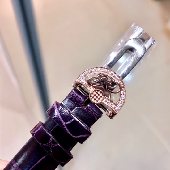 实拍 新推出新配色 宝玑那不勒斯王后系列REINE DE NAPLES 石英二针小秒功能 设计灵感正是来自宝玑大师为那不勒斯王后卡洛琳缪拉所创制的世界首枚腕表。该系列腕表采用鹅卵形的表壳和机芯,设计独特,曲线优美,以时尚.优雅的形式表达现代女性的柔美与妩媚,散发着浓浓诗意 实拍 新推出新配色 宝玑那不勒斯王后系列REINE DE NAPLES 石英二针小秒功能 设计灵感正是来自宝玑大师为那不勒斯王后卡洛琳缪拉所创制的世界首枚腕表。该系列腕表采用鹅卵形的表壳和机芯,设计独特,曲线优美,以时尚.优雅的形式表达现代女性的柔美与妩媚,散发着浓浓诗意