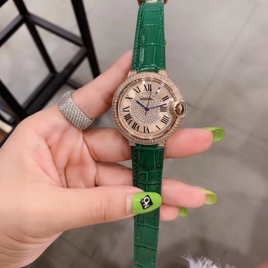 实拍爆款黄金色卡地亚蓝气球满钻系列双排四角钻✨超美人工镶嵌施华洛世奇水晶钻 字面全钻尽显高端品质 鳄鱼纹小牛皮搭配原装折叠扣 方便携带 瑞士石英机芯 百搭尺寸36mm(金玫白可选)适合各种高大上场合❗️ 实拍爆款黄金色卡地亚蓝气球满钻系列双排四角钻✨超美人工镶嵌施华洛世奇水晶钻 字面全钻尽显高端品质 鳄鱼纹小牛皮搭配原装折叠扣 方便携带 瑞士石英机芯 百搭尺寸36mm(金玫白可选)适合各种高大上场合❗️