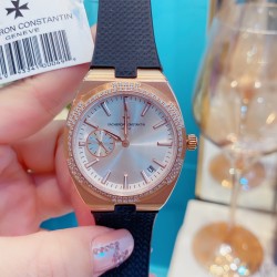 江诗丹顿-VACHERON CONSTANTIN纵横四海系列火热上市，突破传统，时尚优雅的多彩表带，可满足佩戴者在不同场合的需求，多样化的色彩设计演绎大胆而时尚的风格，江诗丹顿在装置时始终将舒适性放在首位，确保腕表完美贴合手腕，纯钢表壳，进口石英机芯，蓝宝石水晶玻璃，舒适胶质表带，采用原装针式表扣佩戴方便！尺寸:36.5mm