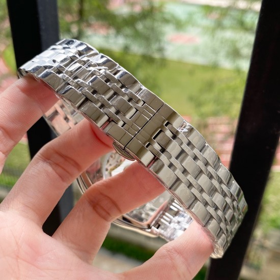 酒桶精品大飞轮新品⌚【最新】:江诗丹顿最佳设计独家首发【类型】:精品男士腕表【表带】:真牛皮表带【机芯】:高端全自动机械机芯【镜面】:矿物质强化玻璃(更高清)品味高雅 浩瀚大气 匠心独运 腕间瑰宝尺寸:直径42mm厚12mm热卖上市!欢迎转载! 酒桶精品大飞轮新品⌚【最新】:江诗丹顿最佳设计独家首发【类型】:精品男士腕表【表带】:真牛皮表带【机芯】:高端全自动机械机芯【镜面】:矿物质强化玻璃(更高清)品味高雅 浩瀚大气 匠心独运 腕间瑰宝尺寸:直径42mm厚12mm热卖上市!欢迎转载!