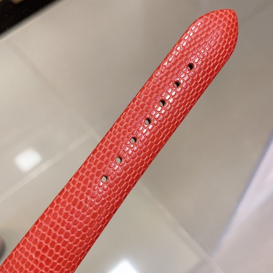 实拍 AW厂 Blancpain-宝珀女装系列复杂功能腕表共镶有152颗美钻。其中的108颗钻石镶嵌于36.8毫米的红金表壳之上。钻石紧密交织为两圈,错落有致,与品牌的标志性双层表圈设计相互呼应。表冠上亦镶有精致美钻,尽现腕表的华美雅致。 实拍 AW厂 Blancpain-宝珀女装系列复杂功能腕表共镶有152颗美钻。其中的108颗钻石镶嵌于36.8毫米的红金表壳之上。钻石紧密交织为两圈,错落有致,与品牌的标志性双层表圈设计相互呼应。表冠上亦镶有精致美钻,尽现腕表的华美雅致。