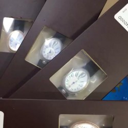 ⚠️到货啦 新版宝玑              实拍 Breguet-宝玑那不勒斯皇后系列！        史上最强最美 超薄 最新升级版本 绝对值得拥有的一款 正品一致的拉丁料绢表带 蓝宝石拱桥弧形玻璃 表盘用天然白色珍珠母贝 阿拉伯数字时符 经典的蓝钢宝玑指针 6点位设有一颗水滴形钻石  机芯是586/1自动上链机  我们一直正品完美复刻 那不勒斯皇后款 绝对的女神气质名媛款 最重要的是百搭得来不失少女心 必入款❗带上一秒变女神，各种派对，晚会，聚会，约会，发布会，让你BlingBling。