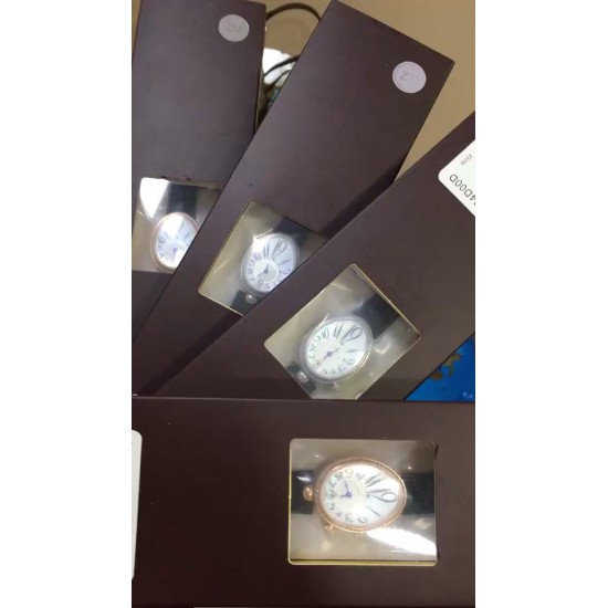 ⚠️到货啦 新版宝玑 实拍 Breguet-宝玑那不勒斯皇后系列! 史上最强最美 超薄 最新升级版本 绝对值得拥有的一款 正品一致的拉丁料绢表带 蓝宝石拱桥弧形玻璃 表盘用天然白色珍珠母贝 阿拉伯数字时符 经典的蓝钢宝玑指针 6点位设有一颗水滴形钻石 机芯是586/1自动上链机 我们一直正品完美复刻 那不勒斯皇后款 绝对的女神气质名媛款 最重要的是百搭得来不失少女心 必入款❗带上一秒变女神,各种派对,晚会,聚会,约会,发布会,让你BlingBling。 ⚠️到货啦 新版宝玑 实拍 Breguet-宝玑那不勒斯皇后系列! 史上最强最美 超薄 最新升级版本 绝对值得拥有的一款 正品一致的拉丁料绢表带 蓝宝石拱桥弧形玻璃 表盘用天然白色珍珠母贝 阿拉伯数字时符 经典的蓝钢宝玑指针 6点位设有一颗水滴形钻石 机芯是586/1自动上链机 我们一直正品完美复刻 那不勒斯皇后款 绝对的女神气质名媛款 最重要的是百搭得来不失少女心 必入款❗带上一秒变女神,各种派对,晚会,聚会,约会,发布会,让你BlingBling。