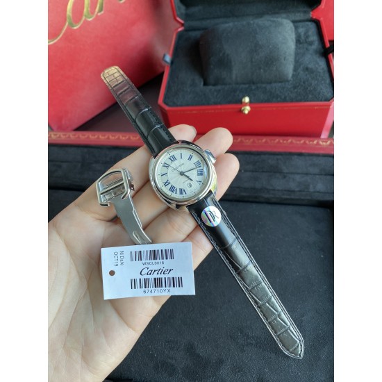 DR卡地亚钥匙系列 腕表保留了卡地亚的经典设计:阿拉伯数字时标和剑形蓝钢指针,形似钥匙的表冠顶端镶嵌一颗蓝宝石,雕纹表盘上带有太阳纹饰,6点钟位置为日期显示窗口,腕表搭配鳄鱼皮表带,进口自动机械机芯,316精钢表壳,31毫米尺寸,使用鲍鱼壳形,经典的设计辨识度很,并且适合任何场合佩戴,是一款性价比很高的腕表! DR卡地亚钥匙系列 腕表保留了卡地亚的经典设计:阿拉伯数字时标和剑形蓝钢指针,形似钥匙的表冠顶端镶嵌一颗蓝宝石,雕纹表盘上带有太阳纹饰,6点钟位置为日期显示窗口,腕表搭配鳄鱼皮表带,进口自动机械机芯,316精钢表壳,31毫米尺寸,使用鲍鱼壳形,经典的设计辨识度很,并且适合任何场合佩戴,是一款性价比很高的腕表!