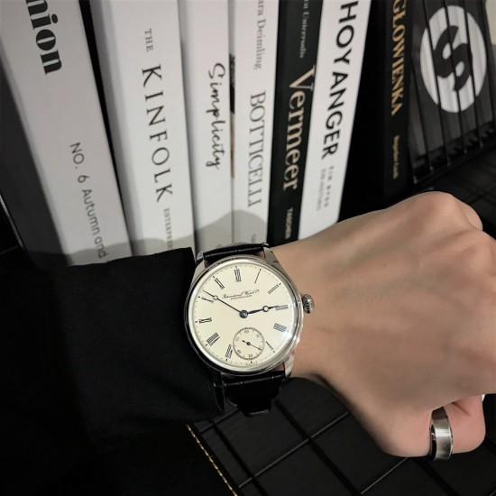 IWC万国系列：葡萄牙经典琼斯之剑尺寸：44mm 机芯：原装复刻手动上链机芯表壳材质：不绣精钢三度防水!   原装开模!原装复刻锅盖型强化玻璃!