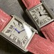 实拍【精品升级版】卡地亚超薄坦克Cartier Tank Solo系列,一款百搭 性价比又高的手表 采用瑞士石英机芯,圆珠形表冠,镶嵌一颗凸圆形合成尖晶石,镀银珠光表盘,罗马数字时标,剑形蓝钢指针,蓝宝石水晶镜面,可搭配进口鳄鱼纹牛皮表带,另有多种颜色荔枝纹原版皮为你打造个性化腕间配饰,直径:小号2431mm,中号2734mm。佩戴舒适柔软服帖,上手显得高贵又典雅,很气质很女人独家货源。「认准细节,欢迎质量对比」 实拍【精品升级版】卡地亚超薄坦克Cartier Tank Solo系列,一款百搭 性价比又高的手表 采用瑞士石英机芯,圆珠形表冠,镶嵌一颗凸圆形合成尖晶石,镀银珠光表盘,罗马数字时标,剑形蓝钢指针,蓝宝石水晶镜面,可搭配进口鳄鱼纹牛皮表带,另有多种颜色荔枝纹原版皮为你打造个性化腕间配饰,直径:小号2431mm,中号2734mm。佩戴舒适柔软服帖,上手显得高贵又典雅,很气质很女人独家货源。「认准细节,欢迎质量对比」
